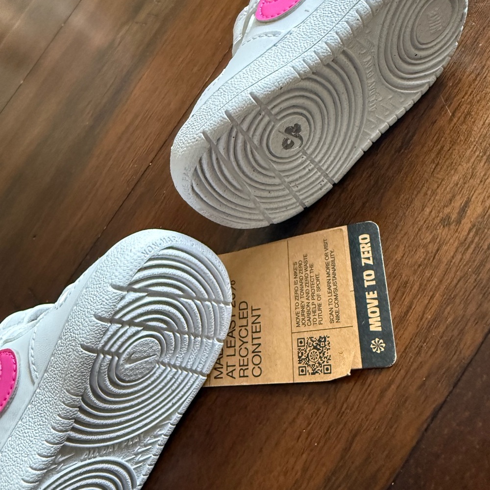 Nike Infant Baby Toddler White Sneakers with Hot Pink Swoosh - Velcro Strap - Picture 4 of 6